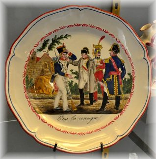 «C'est la consigne», Plat en faïence de petit feu, Lorraine, Manufacture des Islettes (), vers 1830–1835