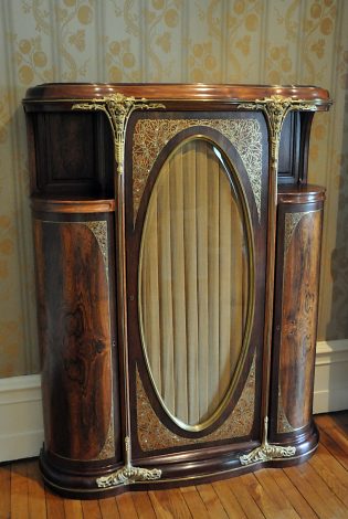 Meuble Art nouveau avec vitrine