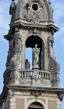 Le lanternon avec la statue de saint Vincent de Paul