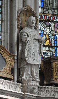 Statue de saint Ignace de Loyola dans le chœur