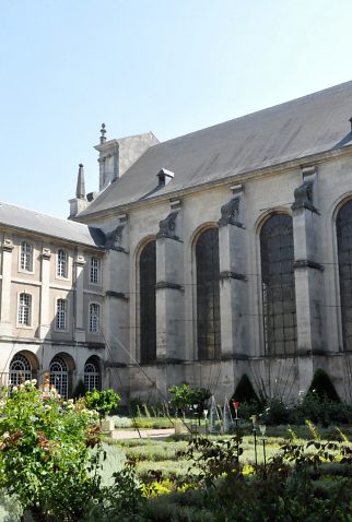 Le cloître et le côté nord de l'église