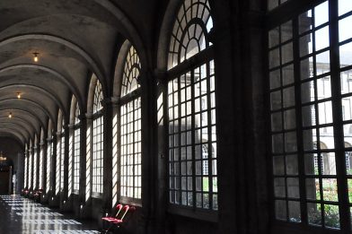 La galerie Saint-Laurent en bordure du cloître