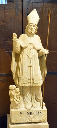 Statue de saint Nicolas, pierre