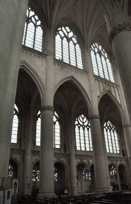 L'élévation de la Grande église est à deux niveaux