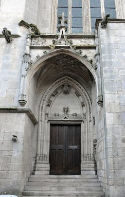 Porte latérale nord et son porche