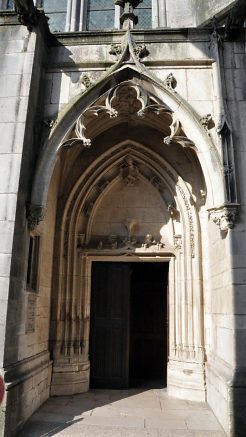 Porte latérale sud