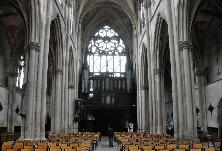 La nef et l'orgue vus de la croisée