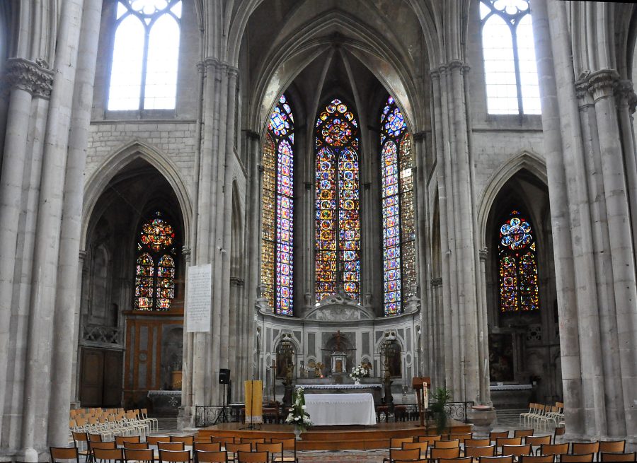 Le chœur et ses deux chapelles absidiales