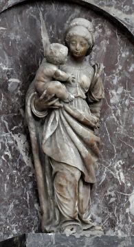 Statue de la Vierge  l'Enfant dans le chœur