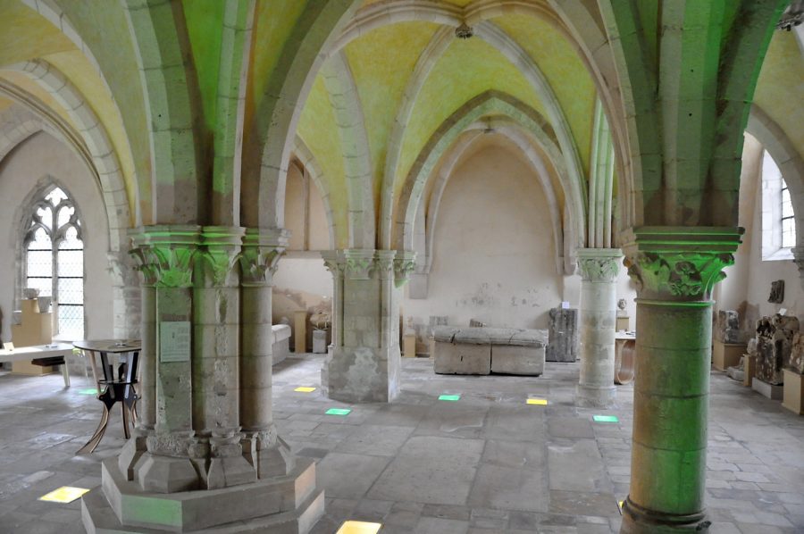 L'Ancienne salle des malades accueille les collections lapidaires du musée