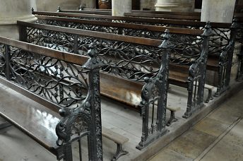 Bancs d'église en fonte (1868, Fonderie de Tusey à Vaucouleurs, Meuse)