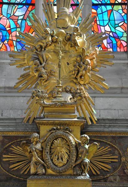 La gloire du maître autel (bois doré du XIXe siècle)