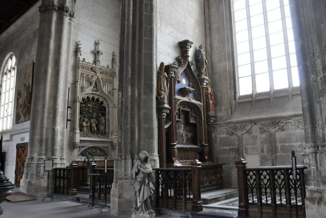 Suite de deux chapelles latérales dans le bas-côté droit