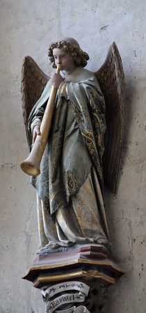 L'archange saint Raphaël au-dessus du retable