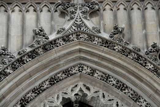 Grande arcade de la façade