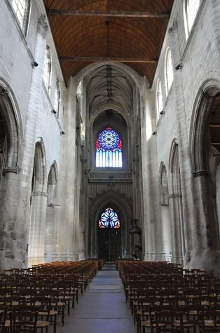 La nef vue du chœur