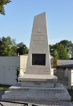 Monument au chevalier de la Barre Monument au chevalier de la Barre