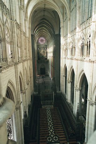 Vue d'ensemble de la nef depuis le triforium du chœur