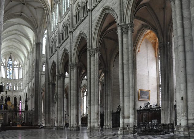 La nef et les chapelles latérales du bas–côté sud