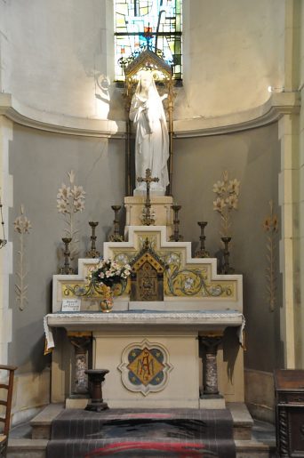 L'autel de la Vierge dans l'absidiole gauche