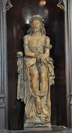 Christ aux liens dans l'entrée de l'église