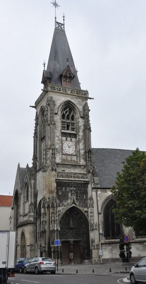 Le clocher (typique des années 1500) et l'entrée sud