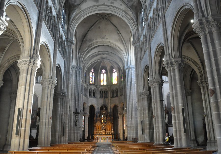 Vue d'ensemble de la nef de l'église Sainte-Anne à Amiens