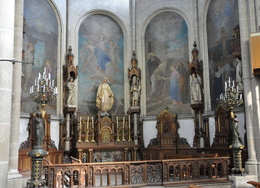 Vue d'ensemble de la chapelle de la Vierge dans le transept nord