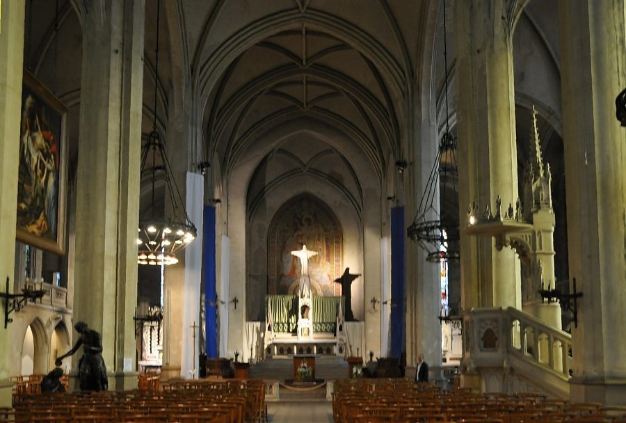 Vue d'ensemble de l'église Saint-Jean-Baptiste