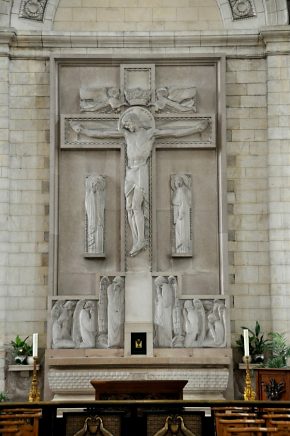 L'autel du Calvaire dans le bras nord du transept