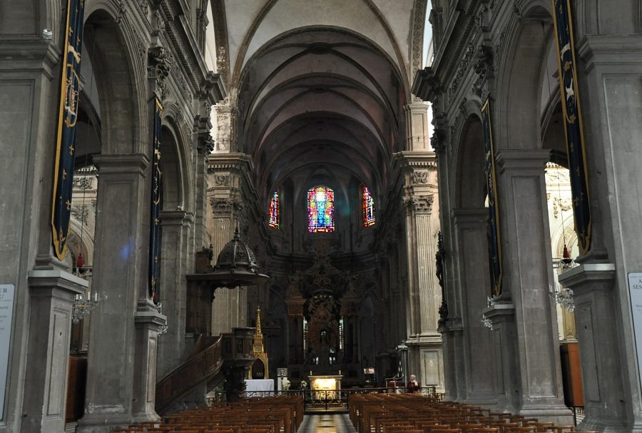 Vue d'ensemble de la cathédrale Notre-Dame de Cambrai