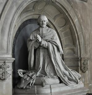 Mausolée de Monseigneur Giraud dans la nef