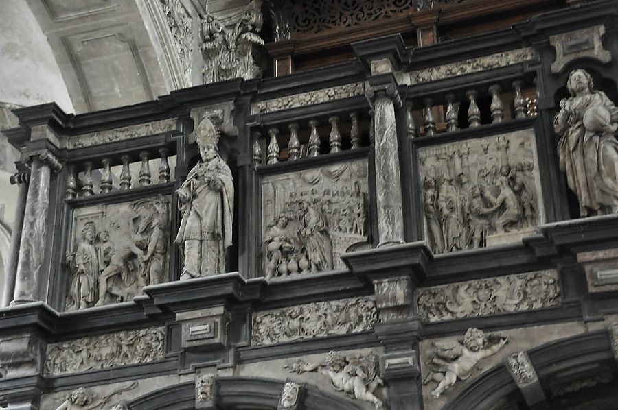 Panneaux sculptés en albâtre du jubé (1635)