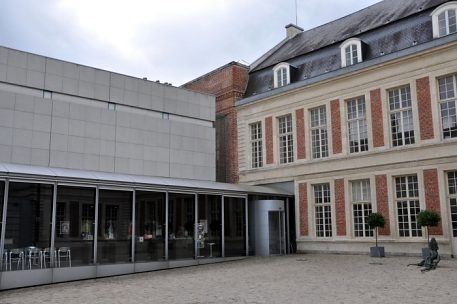 Vue des bâtiments du musée, côté cour