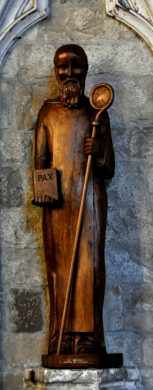 Statue dans le transept