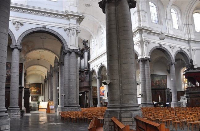 Le bascôté droit et l'orgue Le bascôté droit et l'orgue