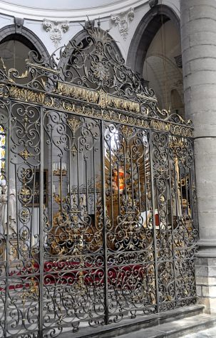 La grille du grand chœur à la croisée du transept La grille du grand chœur à la croisée du transept