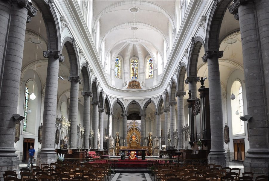 Le grand ch&oelig;ur de la collégiale Saint–Pierre