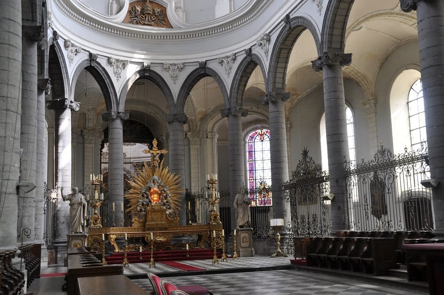 Le grand chœur de la collégiale Saint–Pierre