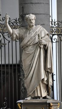Statue en plâtre de saint Pierre Statue en plâtre de saint Pierre
