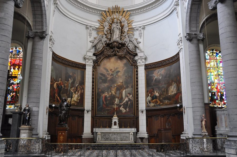 Croisillon droit du transept, chapelle Saint-Joseph Croisillon droit du transept, chapelle Saint-Joseph