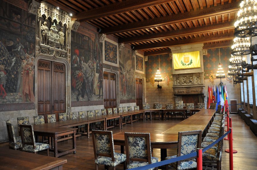 La splendide salle de réunion du Conseil municipal de Douai, appelée «salle des Gardes» La splendide salle de réunion du Conseil municipal de Douai, appelée «salle des Gardes»