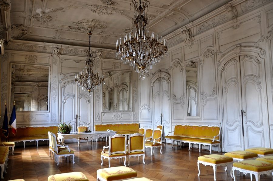 Le «Salon blanc» sert de salle des mariages (XVIIIe siècle) Le «Salon blanc» sert de salle des mariages (XVIIIe siècle)