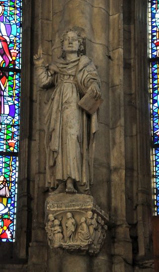 Statue de saint Jean dans le chœur