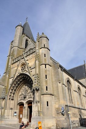 Vue extérieure de l'église depuis la rue Parmentier