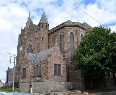 Vue d'ensemble de l'église depuis le chevet