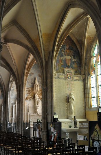 Le bas-côté sud avec la chapelle du Souvenir 1914-1918