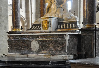 L'autel majeur en marbre