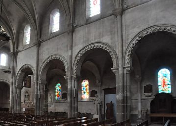 L'élvation sud avec ses arcades néo-romanes en arc  cintré