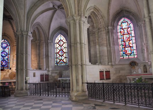 Eglise Saint-Etienne à Caen, chapelles rayonnantes dans le déambulatoire